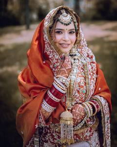 ชุดแต่งงานสไตล์อินเดียสีส้ม ซัลวาร์ คามีซ ปักลาย พร้อมผ้าคลุมไหล่แฟนซีแบบทอ ความยาวระดับเข่า เสื้อครอปสั้นสำหรับผู้หญิง ชุดเดรสสำหรับงานปาร์ตี้ - Product Image 3