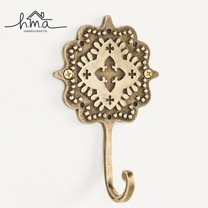 Patère murale en laiton artisanale, design floral traditionnel, patère simple décorative, robuste, pour serviettes, clés, sacs, usage domestique - Product Image 1