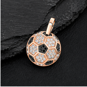 Pendentif en argent 925 plaqué rhodium personnalisable en forme de ballon de football avec moissanite, design sportif décontracté, cadeau pour athlètes et tous les amateurs - Product Image 4