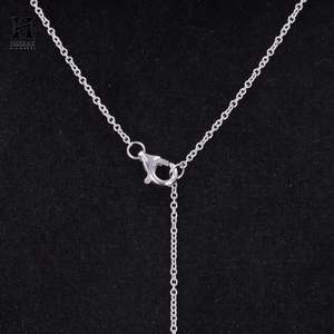 Collier pendentif solitaire classique en diamant taille brillant rond, or blanc 18 carats, bijoux fins - Product Image 5