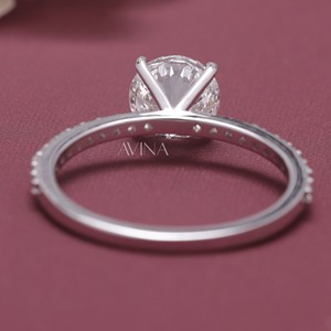 Bague de fiançailles solitaire en diamant rond certifié IGI avec bande pavée en argent sterling 925 massif - Product Image 4