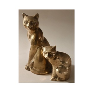 Centre de table en métal en forme de chat pour la décoration moderne de la maison, avec un design artistique élégant pour la présentation dans le salon - Product Image 1