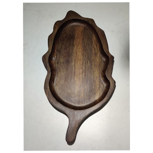 Plato de madera para servir queso con forma de hoja marrón Natural hecho a mano de alta calidad para el hogar y el jardín para servir alimentos y aperitivos - Product Image 2