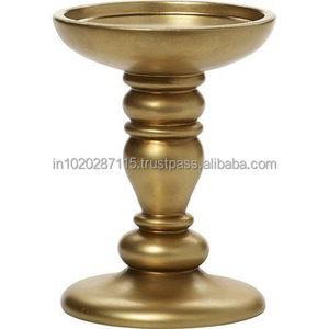 Portavelas de latón bellamente detallado diseñado para complementar interiores tradicionales y celebraciones vintage - Product Image 4