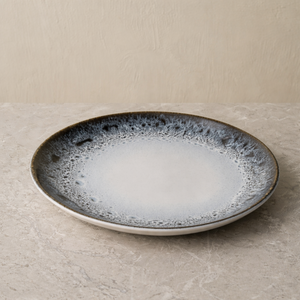 Ensemble d'assiettes en céramique effet pierre nordique, finition émail réactif, empilables, design durable pour les tables rustiques modernes - Product Image 1