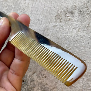 Peigne en corne de buffle naturelle Viking personnalisé avec logo, portable, pour salon de coiffure - Product Image 1
