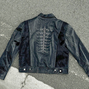 แจ็คเก็ตหนังผู้ชายแบบกันน้ำ ดีไซน์คุณภาพสูง สีดำ ลายนูน แจ็คเก็ตหนังแบบสั้น ซิปหน้าบุด้วยขนสัตว์ - Product Image 3