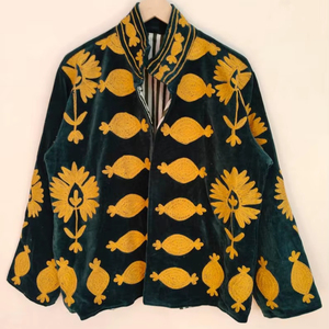 Chaqueta de Terciopelo Bordada a Mano con Motivo de Granada, Estilo Boho, Arte Popular Suzani, Hecha por Artesanos - Product Image 1