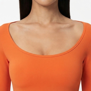 Ensemble de vêtements de sport pour femmes, tenue de fitness et yoga, nouveau style 2026, col rond, short et haut à col rond - Product Image 4