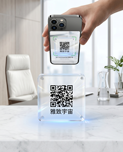 Elegante Soporte de Acrílico Transparente Personalizado para Códigos QR con Luz LED, Fácil de Montar, Estilo Europeo, Independiente para Escritorio - Product Image 5