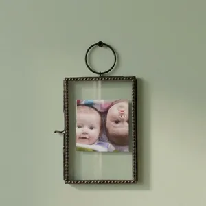 Cadre photo vertical en métal de conception artisanale, rectangulaire, en laiton, avec verre, finition noire, à suspendre au mur, décoratif Pf1098 - Product Image 1
