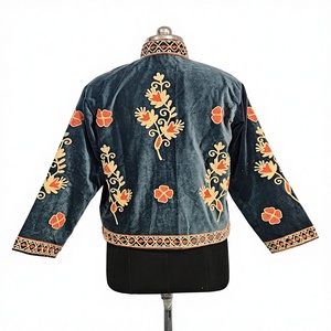 Chaqueta corta de invierno para mujer, de terciopelo, bordada a mano |   Abrigo Informal de Diseñador sin Cierre - Product Image 3