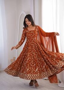 Costume Anarkali traditionnel pour femmes, couleur rouille, avec dupatta brodé, coupe ample, longueur cheville, tenue de mariage, style Inde Pakistan - Product Image 5