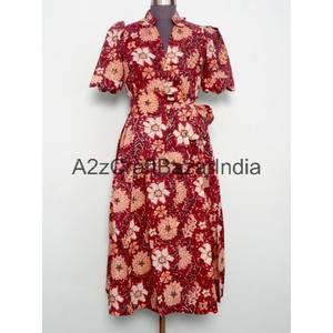 เดรสผู้หญิงผ้าฝ้ายถักลายดอกไม้ทรงเอไลน์ความยาวปานกลาง คอวี แขนสั้น มีกระเป๋า ติดกระดุม เหมาะสำหรับใส่ทำงาน ซักได้ - Product Image 1