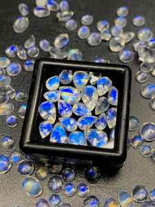 Lote de Piedras Preciosas de Piedra Lunar Arcoíris Blanca Facetada con Destello Azul, Calibradas, Sueltas, de 3x5mm a 8x10mm - Product Image 6