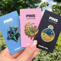 Fabricant Grossiste de badges et épingles en émail en métal, design élégant, personnalisables avec logo, pour cadeaux
