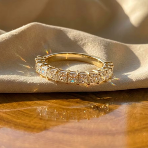 Anillo de compromiso y aniversario con diamante de laboratorio de corte princesa de 1.20 ct, banda de eternidad con engaste de puntas, de oro macizo de 14K blanco/amarillo para - Product Image 6