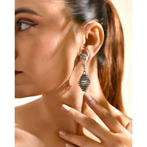 Collares de Moda Meera Jaipur Kamdhenu y Elegantes Pendientes de Plata de Origen Indio Modelo MTER529 - Product Image 3