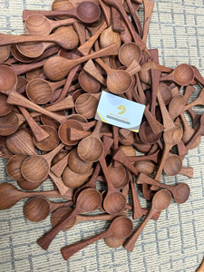 ช้อนไม้ขนาด 16 ซม. ลายดอกทานตะวันและโคลเวอร์แกะสลักที่ด้ามจับ งานฝีมือวินเทจ ภาชนะบนโต๊ะอาหาร ทำจากไม้แอชและไม้อะคาเซีย ผู้ผลิตจากเวียดนาม - Product Image 6