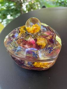 Caja de joyería de resina floral en forma de corazón, organizador de joyas único, caja de joyería artesanal, caja de almacenamiento de joyas hecha a mano, caja de resina epoxi - Product Image 2