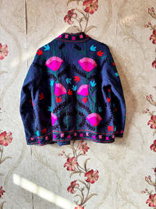 Veste en tissu Kantha faite à la main avec broderie Suzani, manches longues, vêtements ethniques de boutique pour femmes, à porter au quotidien - Product Image 4