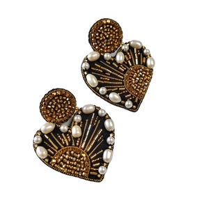 Nouveau Design Belle À La Main Perlé Broderie Coeur Boucles D'oreilles Mignon Élégant Fantaisie À La Mode Unisexe À La Mode Dernier Luxe - Product Image 4