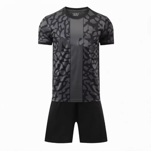 Conjunto de Uniforme de Fútbol Unisex Personalizado con Logotipo del Equipo, Ligero, 100% Poliéster, Transpirable, Ecológico - Product Image 1