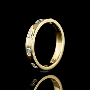 Anillo Gypsy de Diamante de Corte Esmeralda de 0.5 Quilates Certificado por IGI, Oro Amarillo Sólido de 18K, Banda Ancha, Venta al Por Mayor - Product Image 1