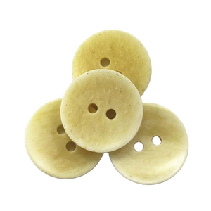 Botones Planos de Hueso Natural de 2 Agujeros Hechos a Mano, Ecológicos, con Logotipo Personalizado, para Regalos Empresariales y Decoración - Product Image 1