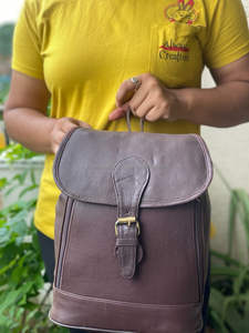 Sac à dos Vintage en cuir véritable fait à la main - Product Image 4