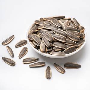 Approvisionnement en vrac de graines de tournesol de haute pureté provenant de fermes biologiques pour l'exportation mondiale, y compris des variétés de graines de tournesol noires de qualité supérieure - Product Image 1