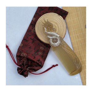 Peigne en corne de buffle réglable à dents larges, professionnel, de luxe, fait main, portable, Catarina 99GD, solution pour cheveux épais, bouclés et ondulés - Product Image 3