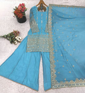 Nouveau costume Sharara en chinon brodé par des designers, avec broderies de sequins, entièrement cousu, avec élastique, lourd et prêt-à-porter - Product Image 1