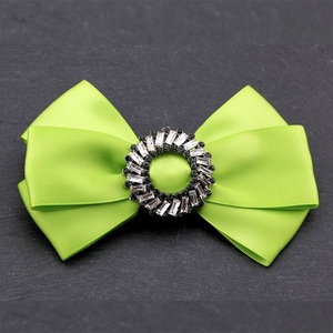 Broche Glamuroso con Pedrería, Pin de Solapa con Cristales Incrustados, Joyería Brillante para Mujer, Ideal para Bodas, Fiestas y Eventos Nocturnos - Product Image 1