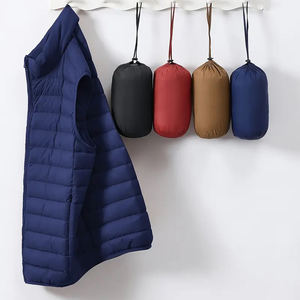 เสื้อกั๊กผู้ชายแบบไม่มีแขน ปักลาย กันน้ำ ดีไซน์เนอร์  เสื้อกั๊กขนเป็ดสีดำสำหรับฤดูหนาว - Product Image 3