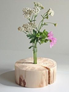 Vase à fleurs en bois massif fait main, idéal pour la décoration intérieure rustique, ajoutant une beauté visuelle organique. - Product Image 3