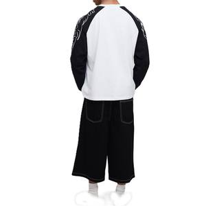 Camiseta de hombre con manga raglán en contraste, doble capa, algodón de alta densidad, estilo urbano, estampado gráfico, suministro de fábrica OEM - Product Image 2