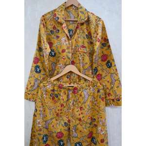 Ensemble de pyjama en coton imprimé à la main avec motifs floraux, élégant pour se détendre et dormir, pour femmes - Product Image 4