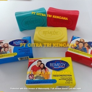 Jabón Medicado Antiséptico para el Cuerpo, Variante Roja, Azul y Amarilla, para Ambunti, Papúa Nueva Guinea - Product Image 3