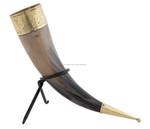 Corne à boire sculptée à la main de style antique en corne de buffle polie, écologique, artisanat naturel viking, pour les toasts - Product Image 1