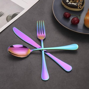 Ensemble de couverts en acier inoxydable arc-en-ciel, finition miroir, passe au lave-vaisselle, design glamour pour les occasions festives - Product Image 1