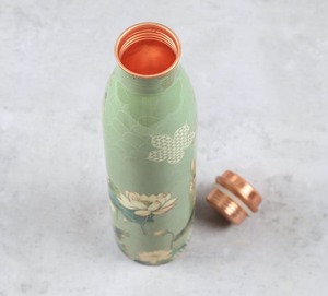 Botella de Agua de Cobre Puro con Diseño Floral de Loto, a Prueba de Fugas, Ayurvédica, Reutilizable y Ecológica - Product Image 5