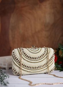 กระเป๋าคลัทช์งานปักคริสตัลเพชรประดับมุกสำหรับงานเลี้ยงงานแต่งงาน ทำมืออย่างประณีต - Product Image 3