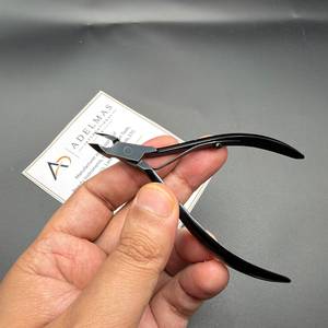 Pince à cuticules en acier noir au plasma avec embout de 8 mm, logo personnalisé, instrument de beauté, outil de soin des ongles en gros - Product Image 4