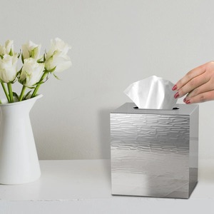 Caja de pañuelos metálica moderna, cuadrada, con acabado plateado, accesorio decorativo para el hogar, de pie. - Product Image 3