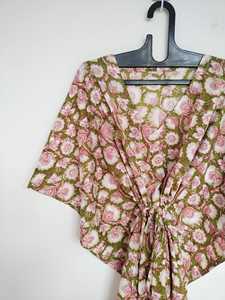Robe Kaftan en Coton à Imprimé Floral, Faite à la Main, Vintage, Coupe A-Line, Grande Taille, pour la Plage, avec Décoration en Dentelle - Product Image 2