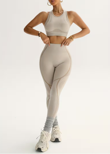 Ensemble de yoga 2 pièces beige pour femme, col rond, bretelles ajustables, taille mi-haute, longueur genou, sans couture, en Spandex et Polyester, séchage rapide - Product Image 2