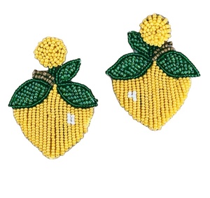 Boucle d'oreille de broderie de fruits perlés artisanaux de haute qualité avec conception de bijoux fantaisie et déclaration élégante à la mode de l'Inde - Product Image 4
