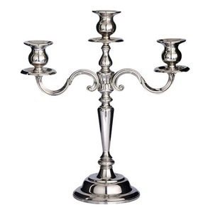 Candelabro de aluminio plateado pulido de 5 brazos con base hexagonal, portavelas de metal para centro de mesa de lujo. - Product Image 4