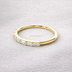 Bague de mariage et d'anniversaire minimaliste demi-éternité en or jaune massif 14 carats avec diamant naturel taille baguette de 0,33 ct - Product Image 2